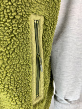 Carica l'immagine nel visualizzatore di Gallery, Gilet Pile Orsetto Con Zip Sulle Tasche