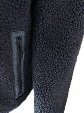 Carica l'immagine nel visualizzatore di Gallery, Giubbino Pile Orsetto Con Zip Sulle Tasche
